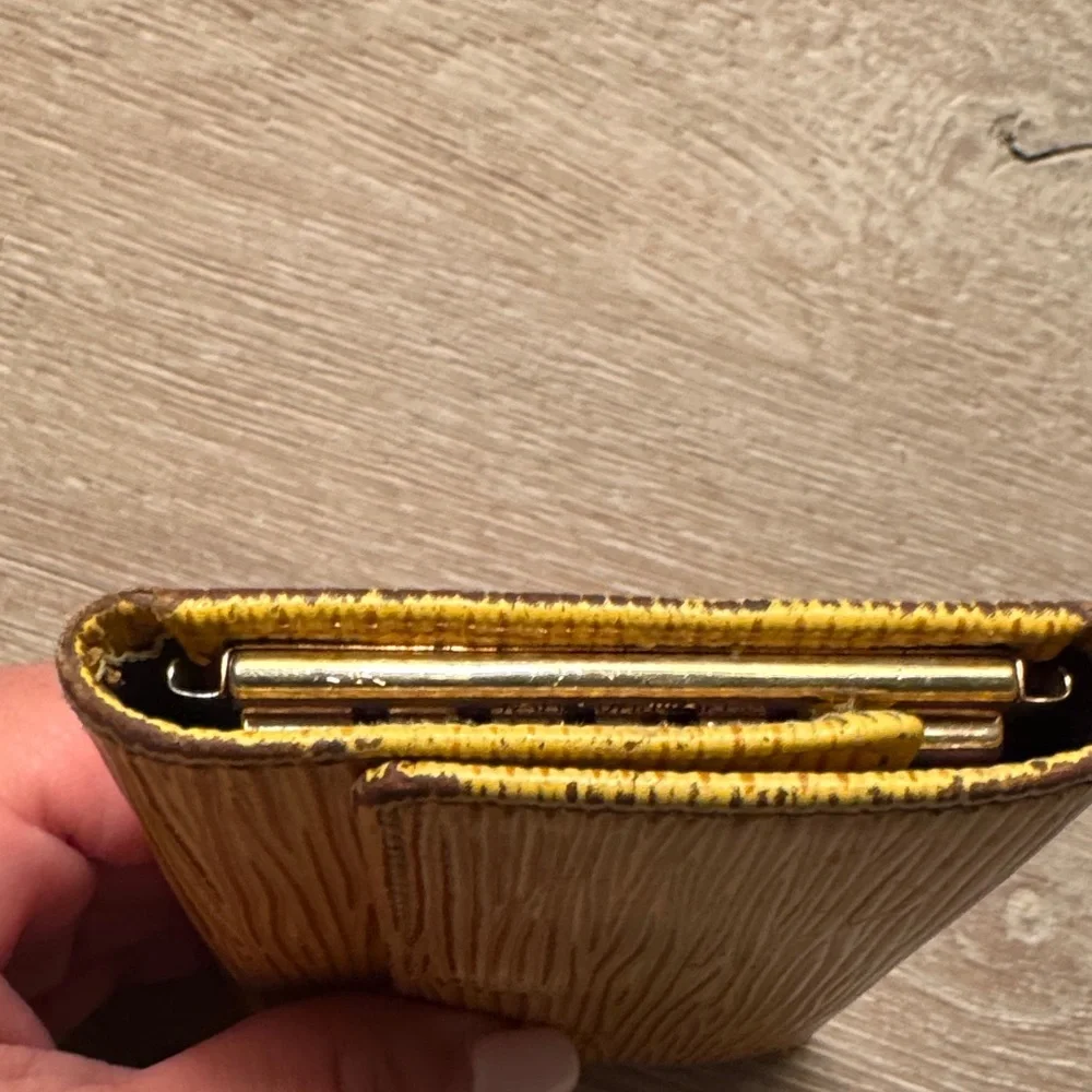 AUTHENTIC Louis Vuitton Yellow Epi Leather 6-Key Holder